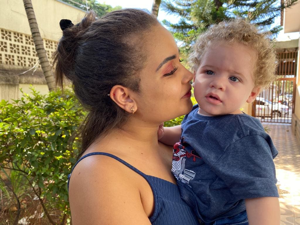Joyce Kaline Lellis, 21 anos, e o filho Bryan Lellis Ferreira, 10 anos: “Coloquei em prática o que aprendi com o Menina de Luz já nas primeiras horas de vida do meu filho”