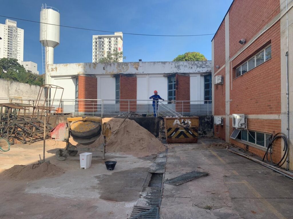 Obra no Basileu França