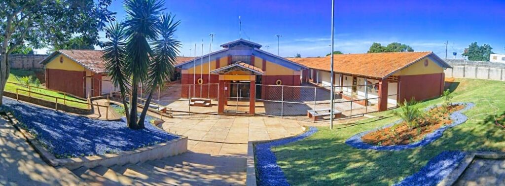 Fachada de escola que foi reformada