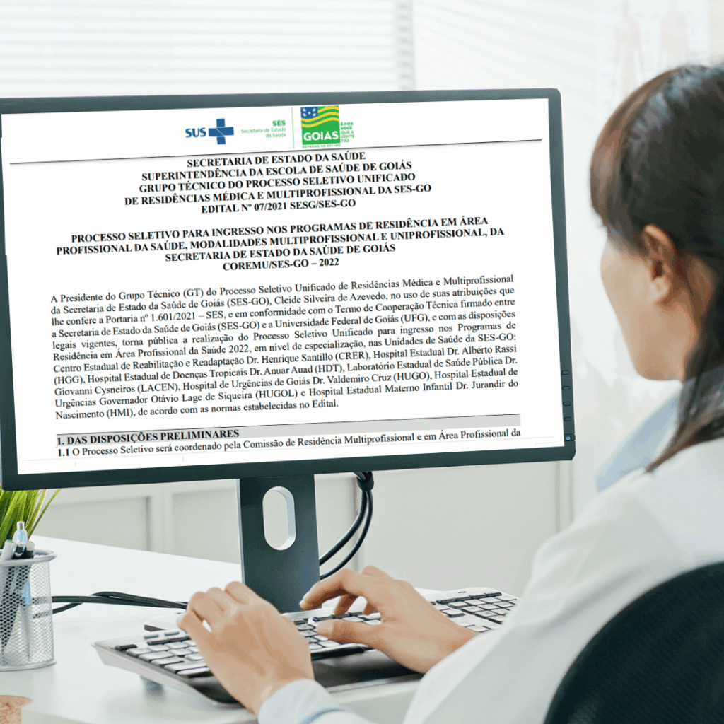 PESSOA AO COMPUTADOR