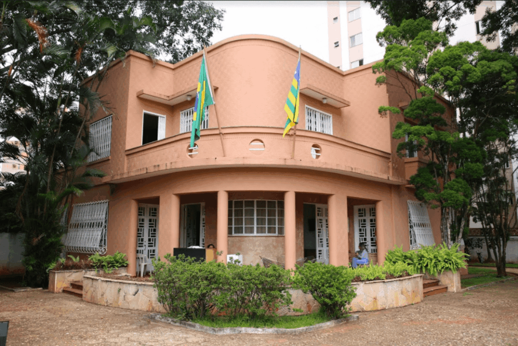 fachada do museu pedro ludovico