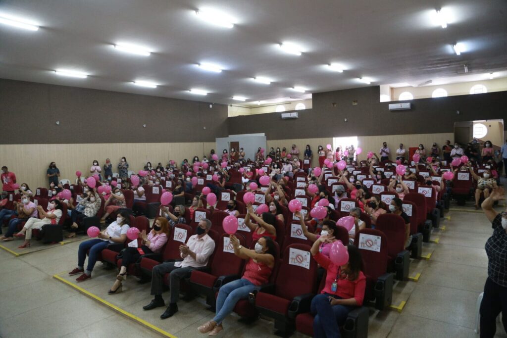 público do evento outubro rosa