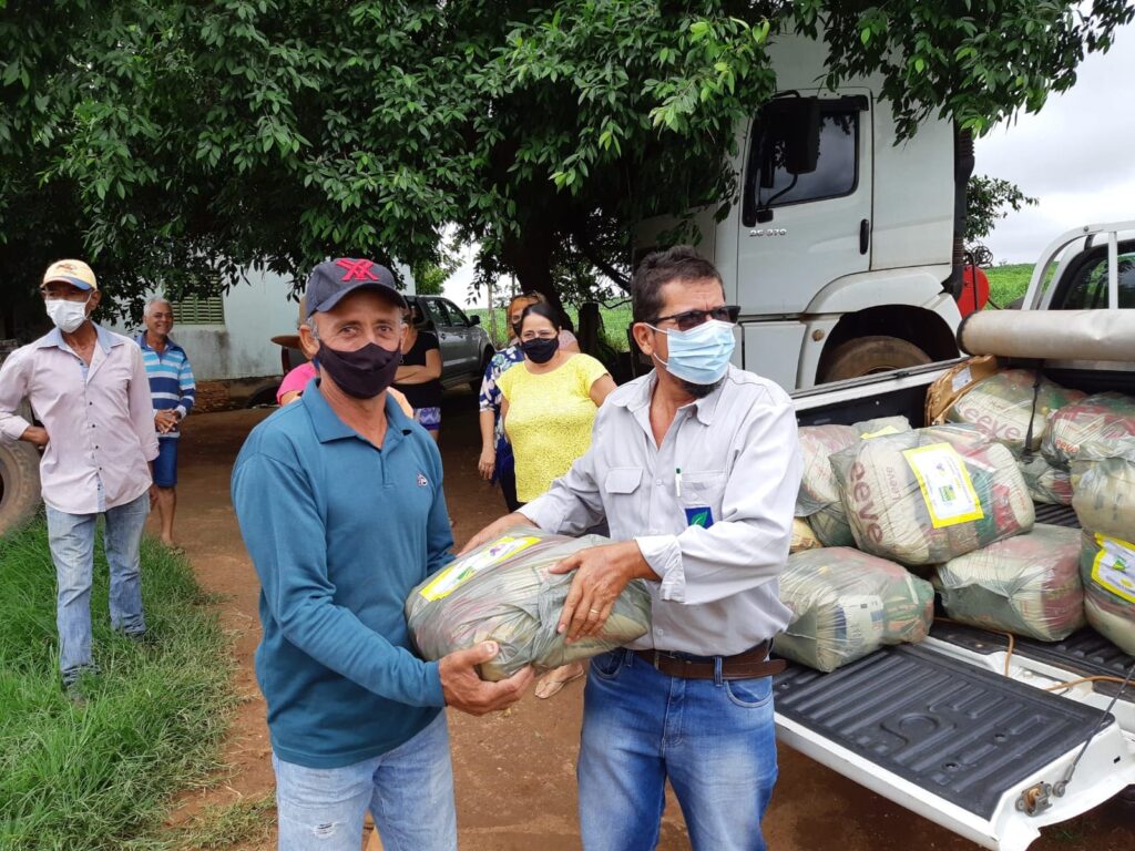 entrega de cestas básicas