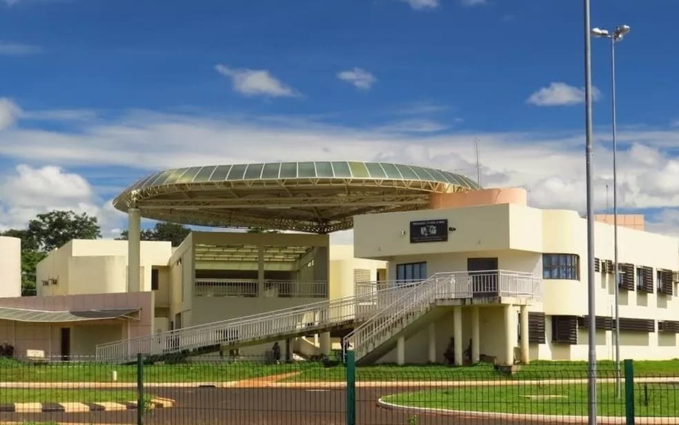 UEG publica editais para Professor de Apoio/Libras e Docente Substituto