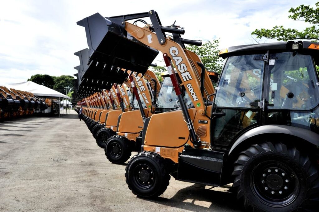 Governo fortalece agricultura familiar com ações de apoio e logística - tratores do Mecaniza Campo