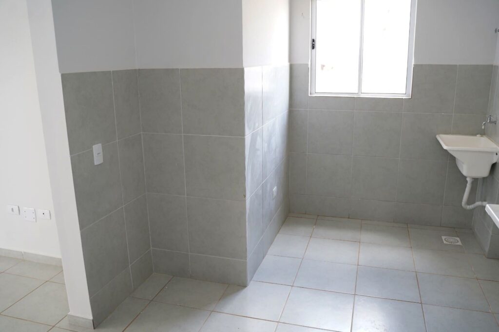 Em Aparecida de Goiânia, Agehab oficializa entrega de 300 apartamentos