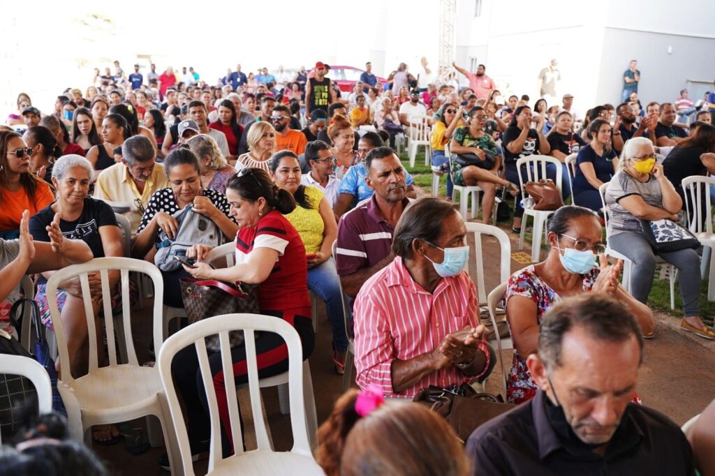 Em Aparecida de Goiânia, Agehab oficializa entrega de 300 apartamentos