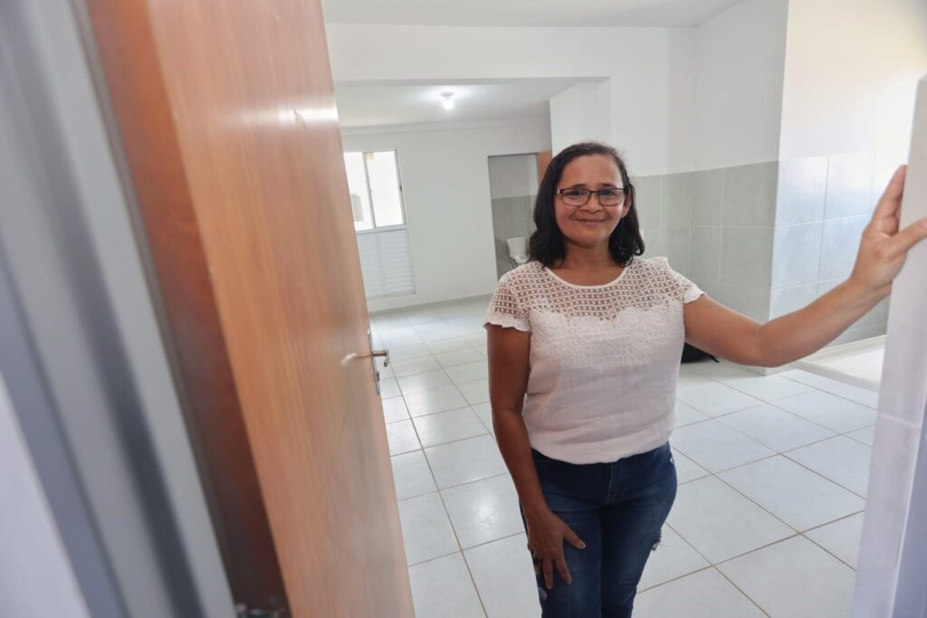 Em Aparecida de Goiânia, Agehab oficializa entrega de 300 apartamentos