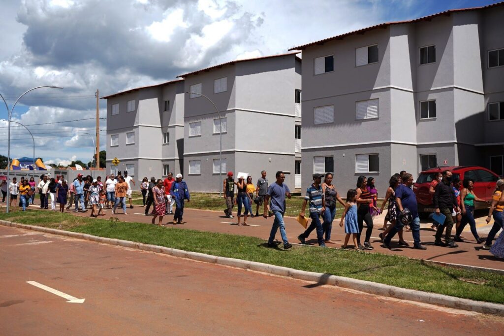 Em Aparecida de Goiânia, Agehab oficializa entrega de 300 apartamentos