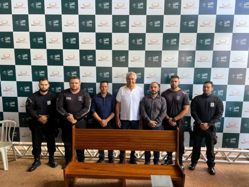 Governador e DGAP: mão de obra carcerária vai produzir bancos para o Serra Dourada