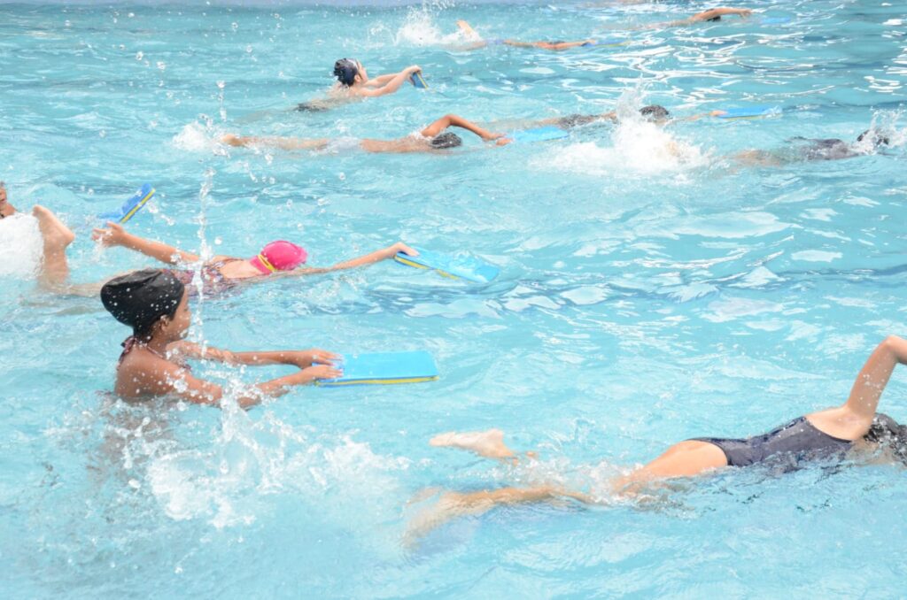 Natação na Praça de Esportes do Setor Pedro Ludovico