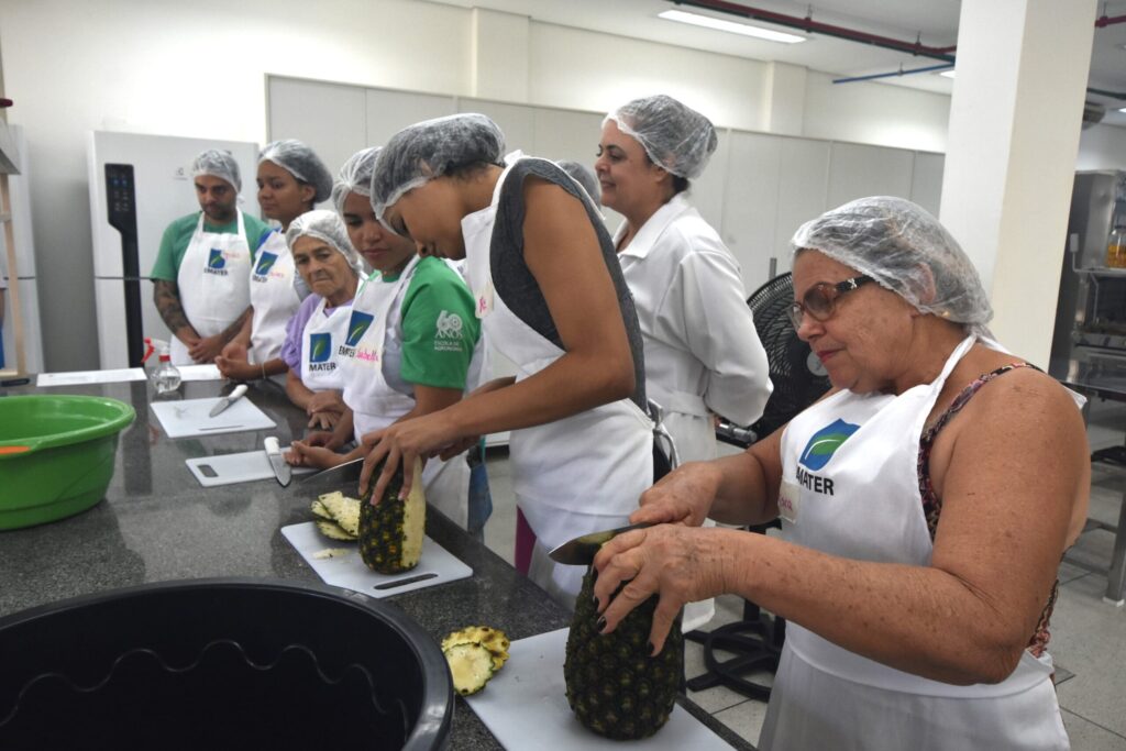 Alunos no curso para agricultores familiares_Emater