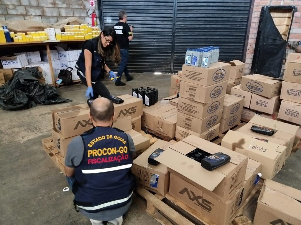 Fiscais do Procon em Goianira