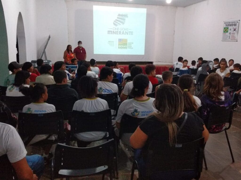 Sessão de filme do Cine Goiás Itinetrante