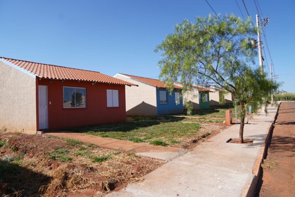 Estado entrega casas a custo zero em São João da Paraúna