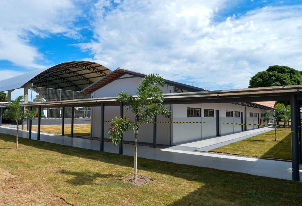Caiado inaugura Escola Padrão Século XXI em Teresina de Goiás