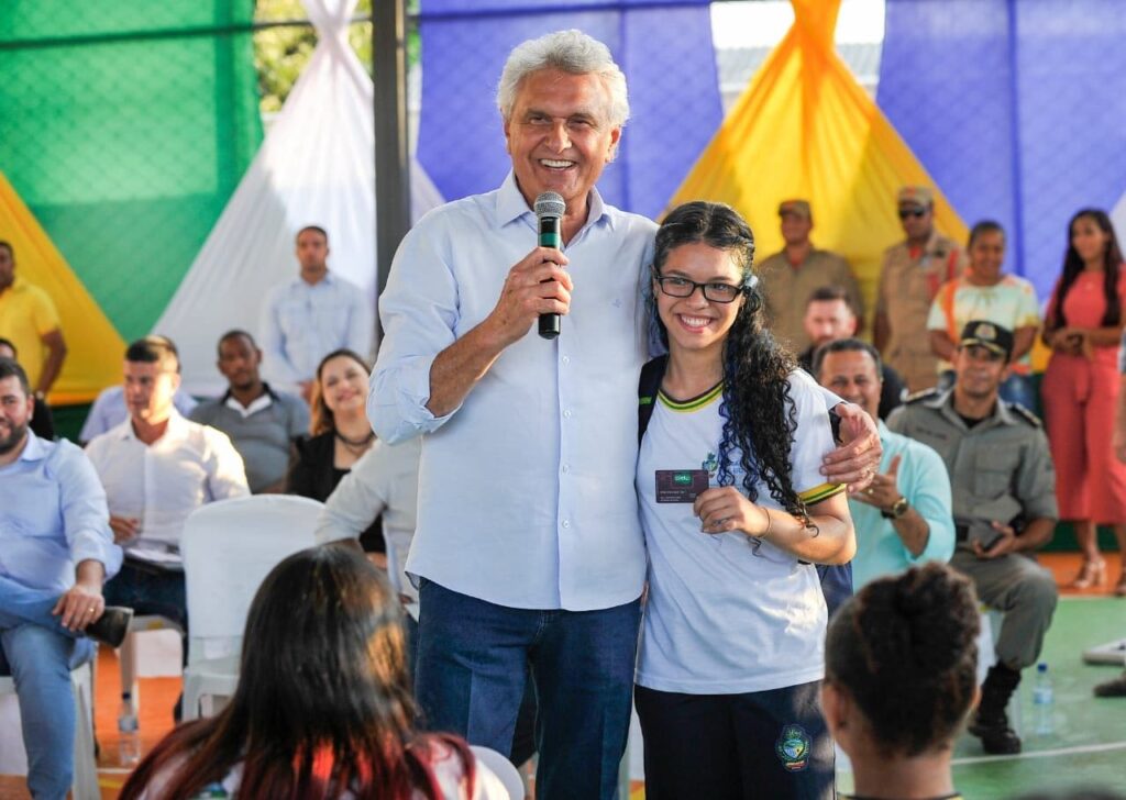 Caiado inaugura Escola Padrão Século XXI em Teresina de Goiás
