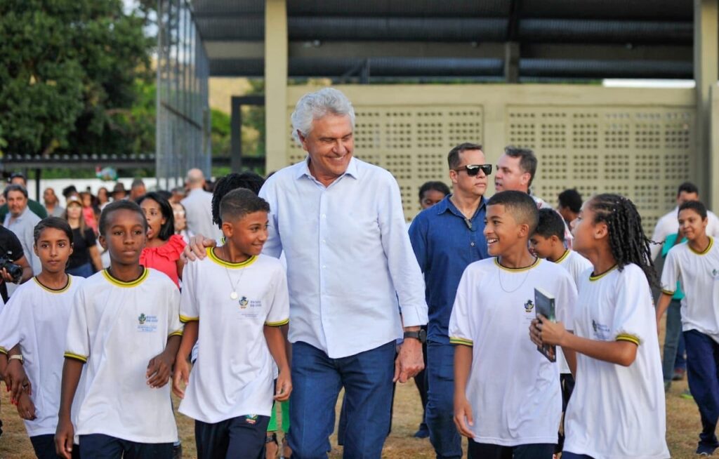 Caiado inaugura Escola Padrão Século XXI em Teresina de Goiás