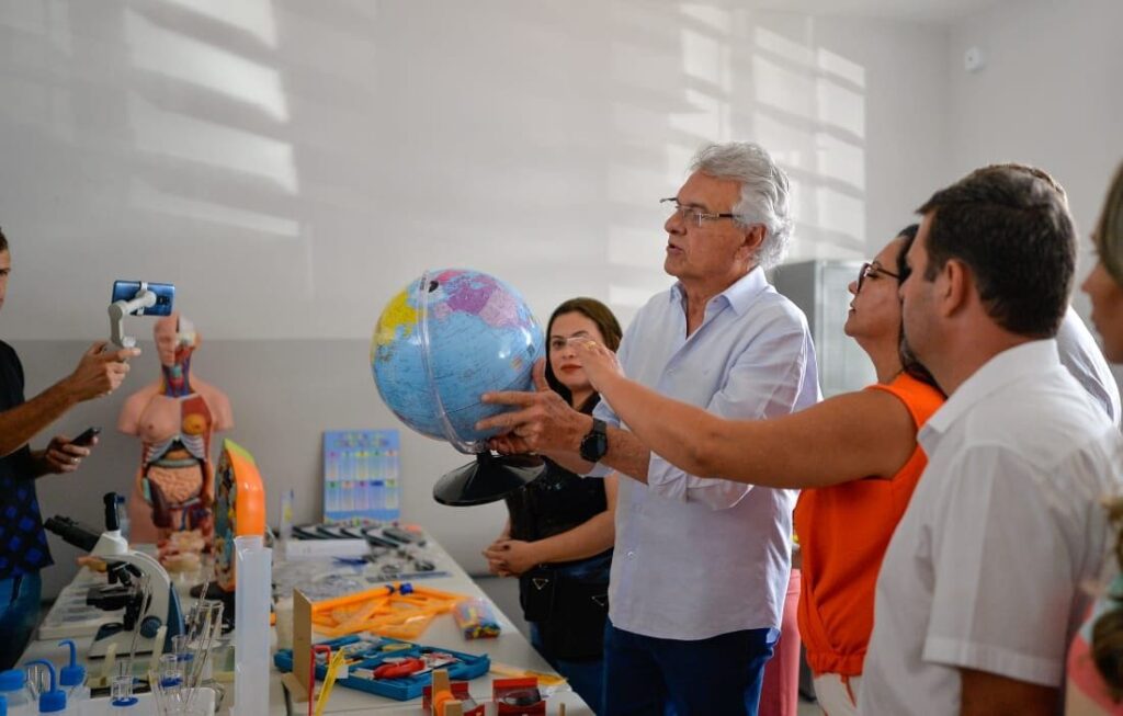 Caiado inaugura Escola Padrão Século XXI em Teresina de Goiás