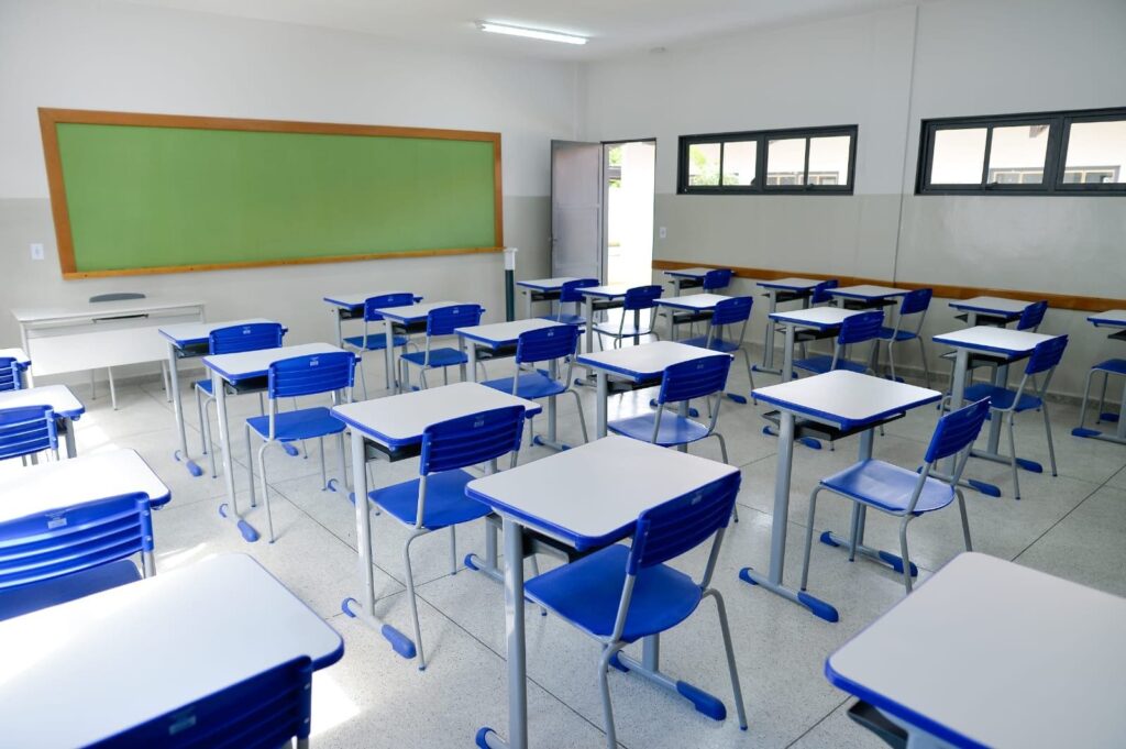 Caiado inaugura Escola Padrão Século XXI em Teresina de Goiás