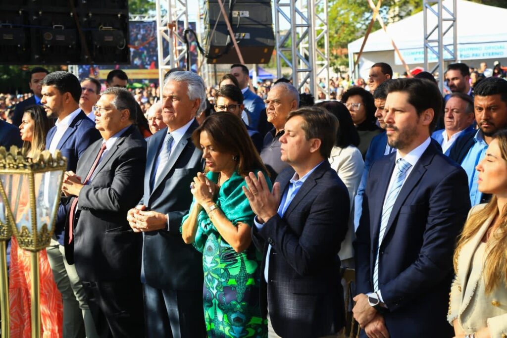 Caiado entrega o título de Capital da Fé a Trindade no encerramento da romaria