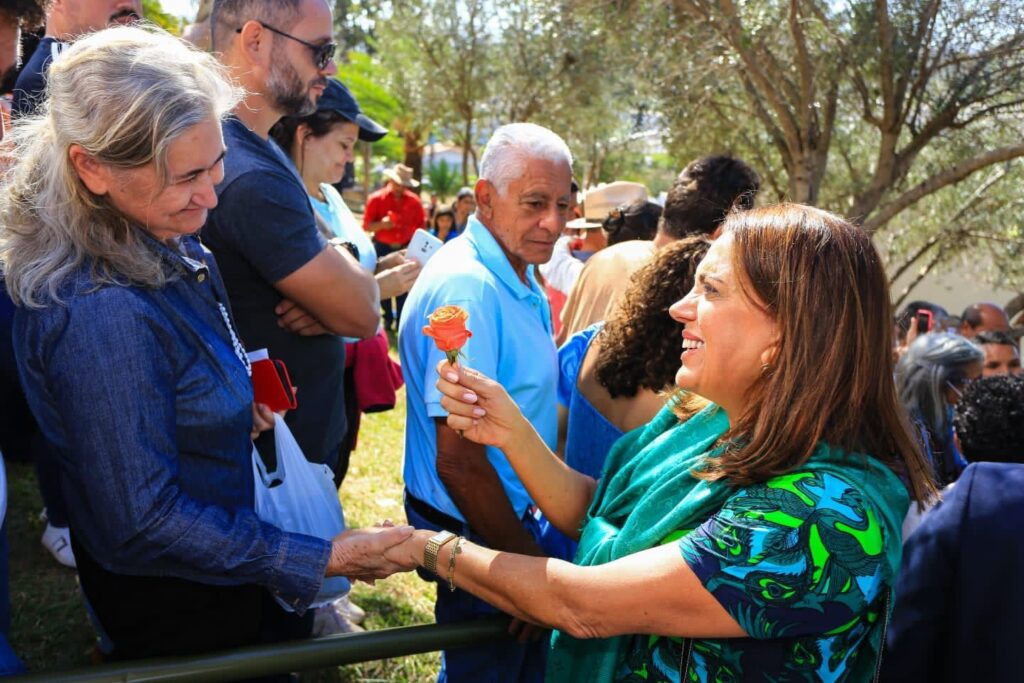 Caiado entrega o título de Capital da Fé a Trindade no encerramento da romaria