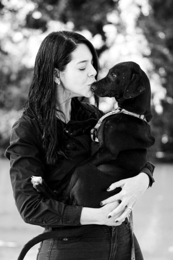 Exposição fotográfica incentiva adoção de animais vítimas de maus-tratos