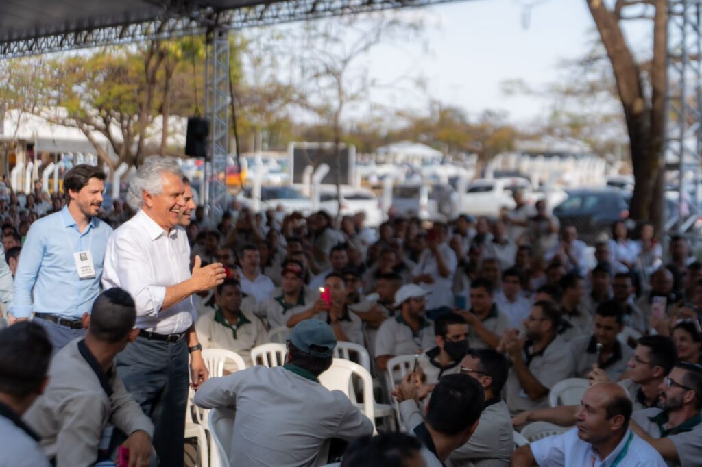 Caiado visita HPE Automotores que completa 25 anos em Catalão