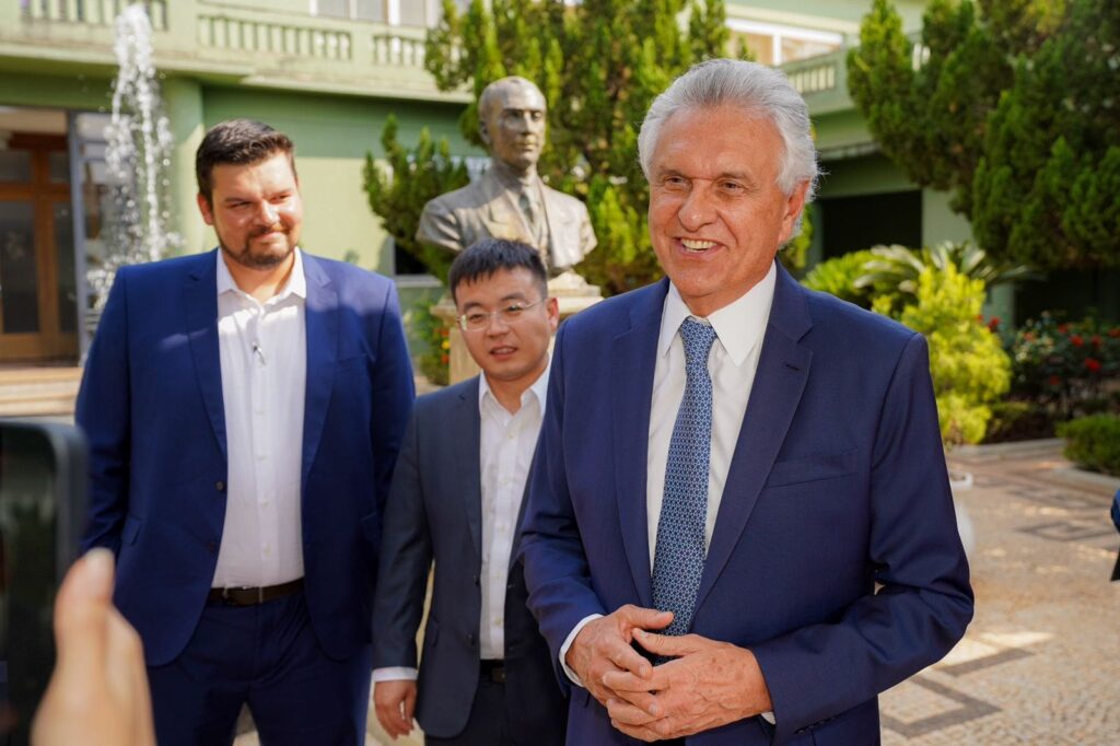 Caiado recebe comitiva da Weichai Power