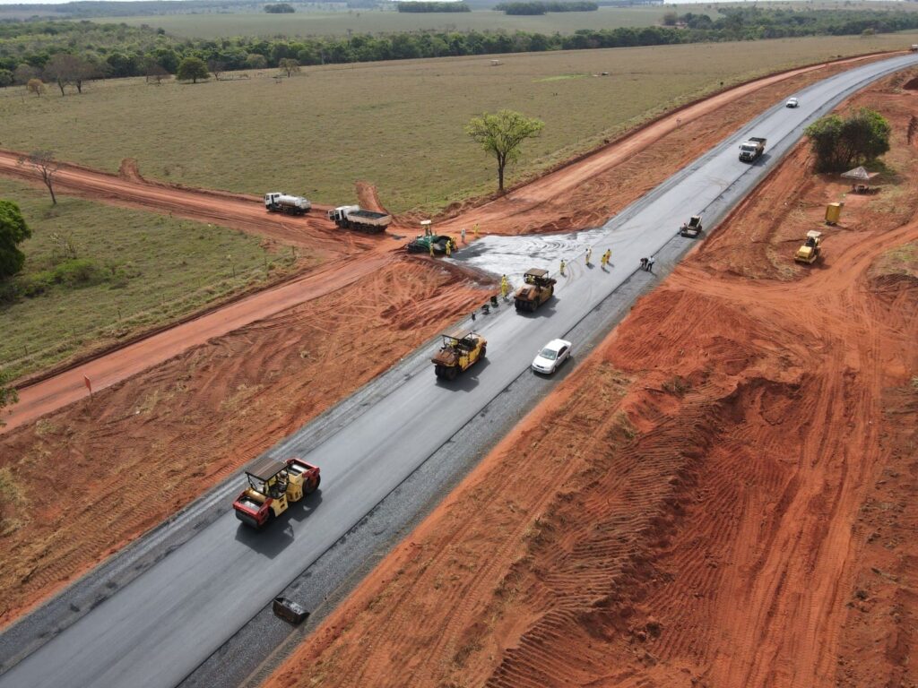 Obras de pavimentação da GO-180, em Jataí, estão avançadas