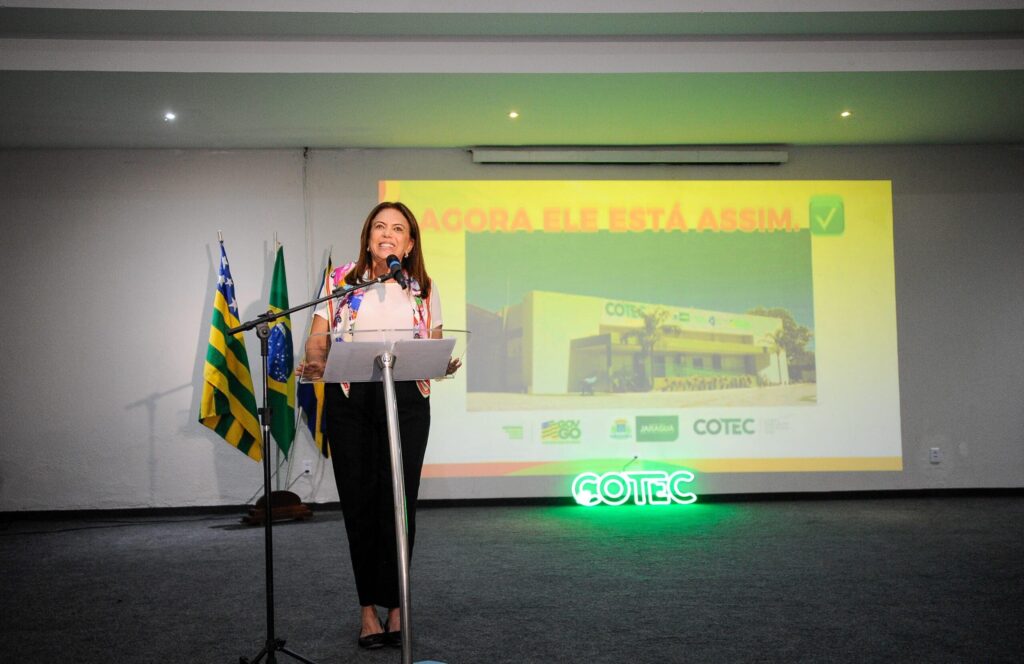 Gracinha Caiado inaugura reforma de Cotec e entrega cartões sociais em Jaraguá