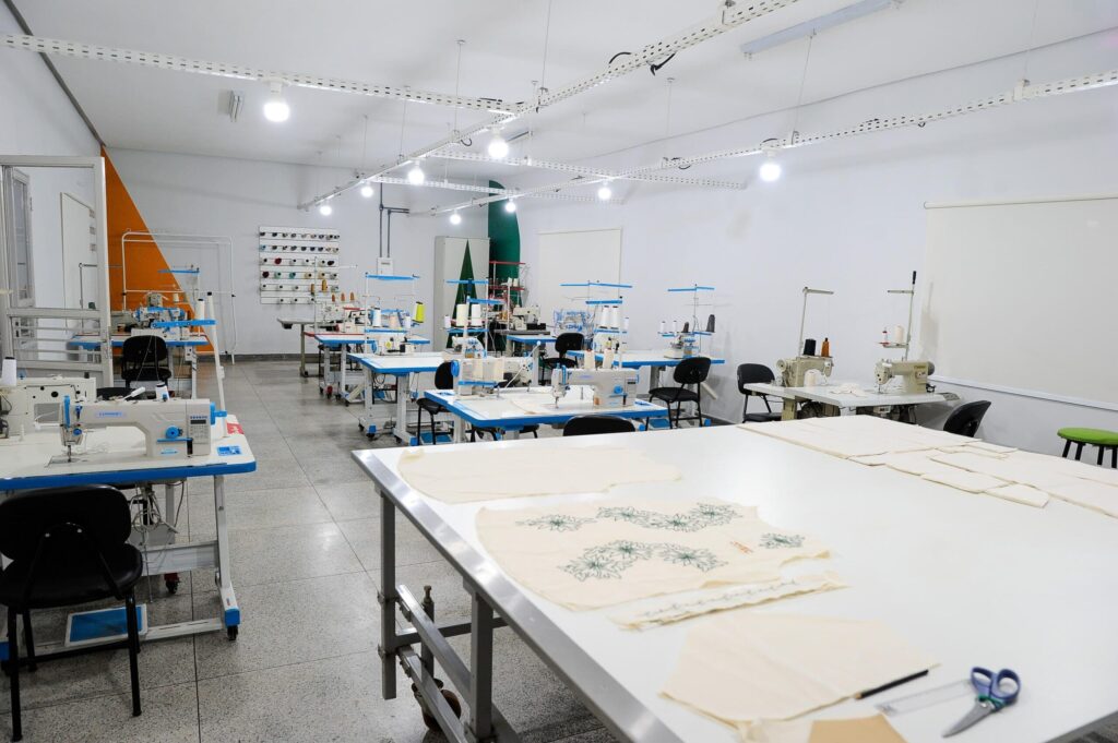 Gracinha Caiado inaugura reforma de Cotec e entrega cartões sociais em Jaraguá