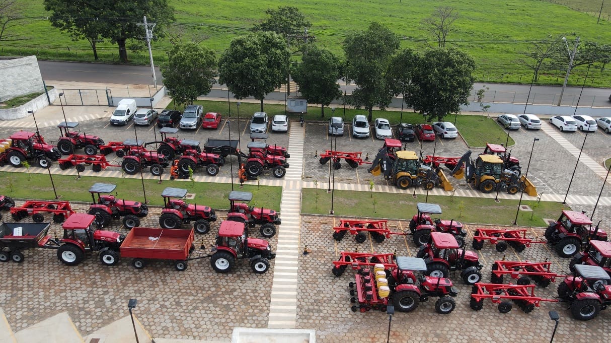 Governo repassa mais máquinas e equipamentos  para municípios goianos
