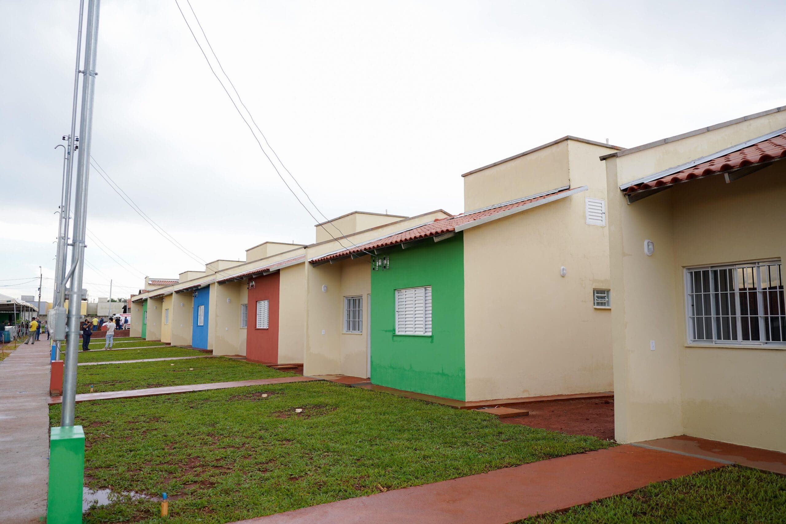 Governo entrega casas a custo zero em Santo Antônio de Goiás