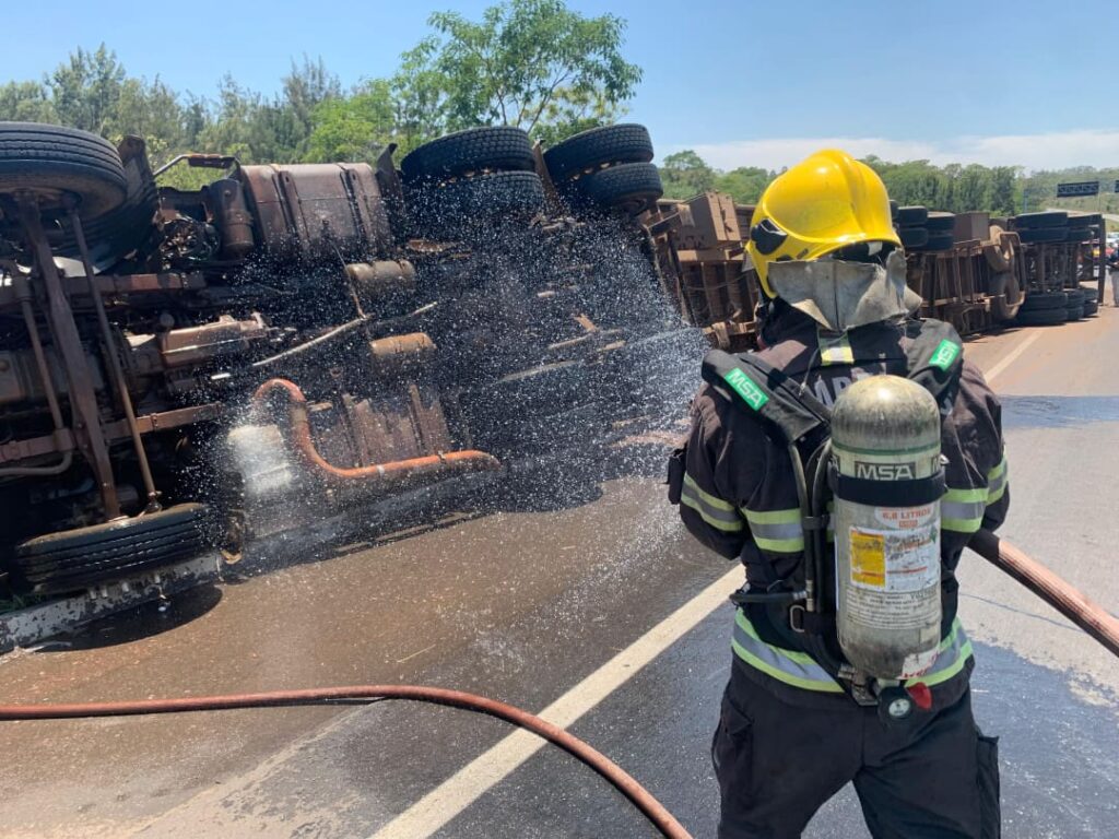 Bombeiros atuam em diversas ocorrências no feriado da República