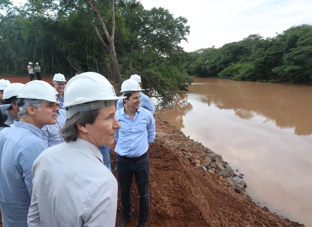 Governo de Goiás entrega escrituras e cartões do Aluguel Social, em Jataí