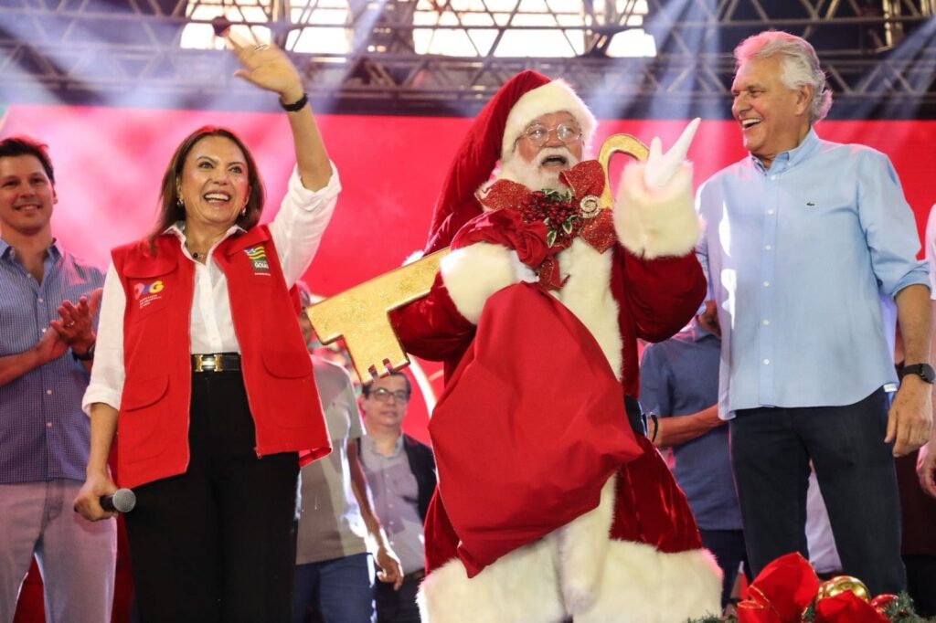 Caiado e Gracinha distribuem 21,5 mil brinquedos em Goiânia