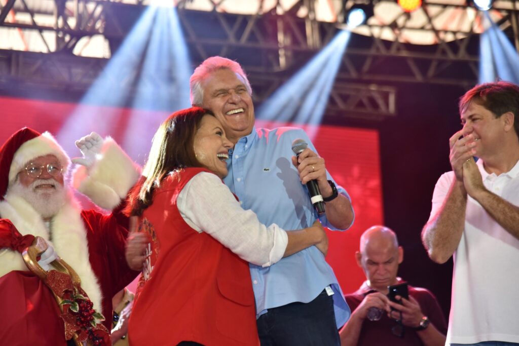 Caiado e Gracinha distribuem 21,5 mil brinquedos em Goiânia