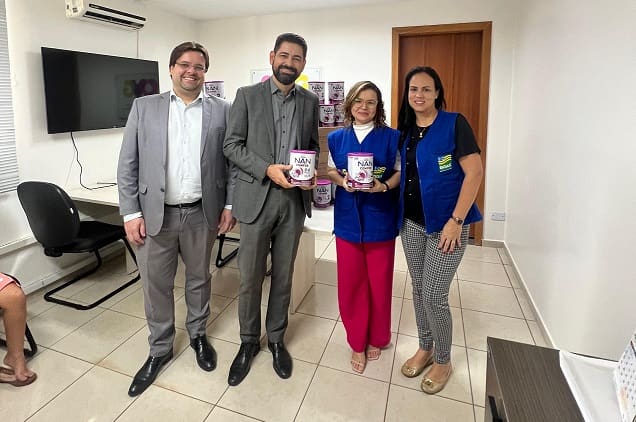 Administração entrega 300 latas de suplemento alimentar à OVG