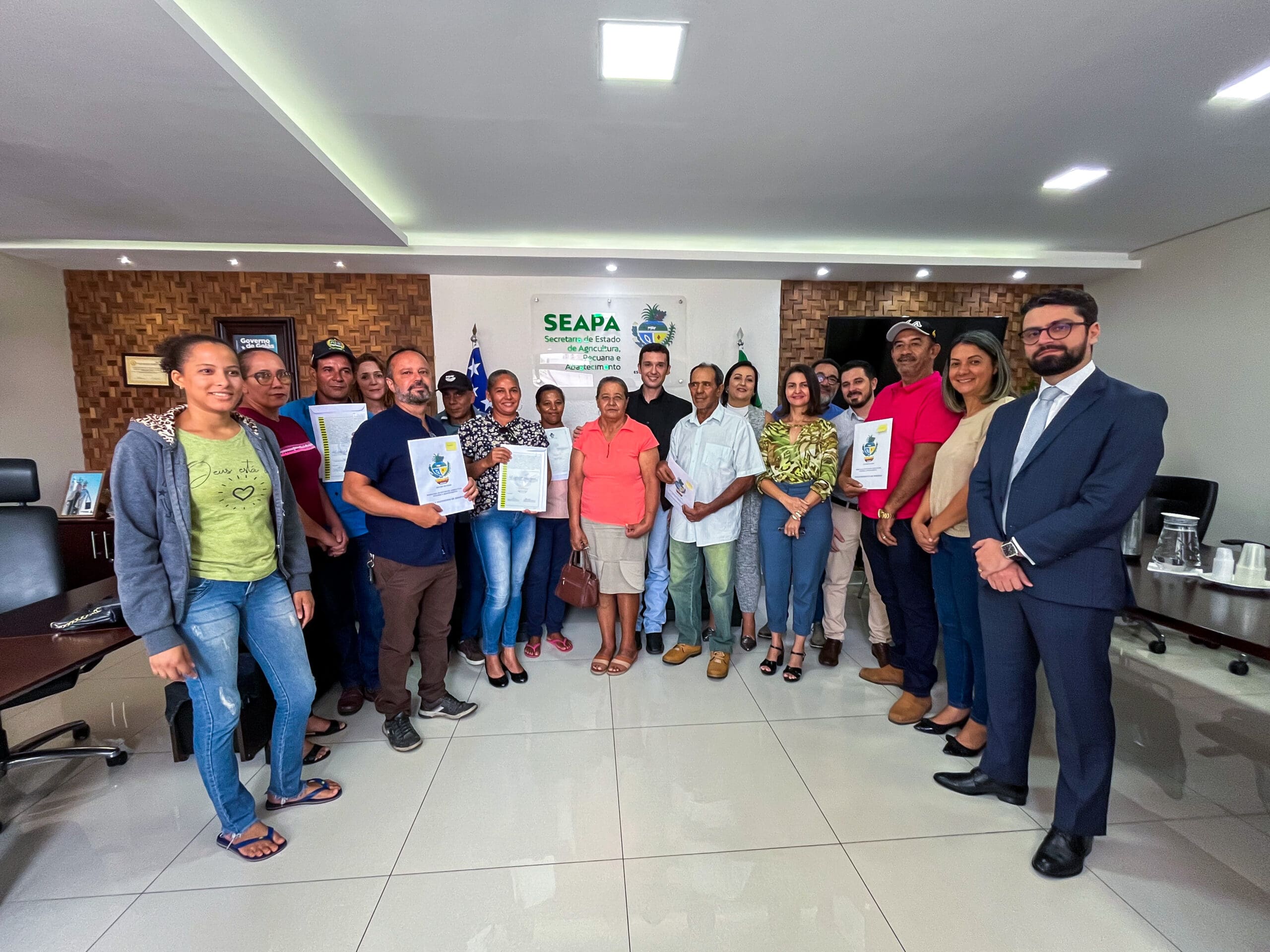 Governo entrega novos títulos definitivos de posse de terras