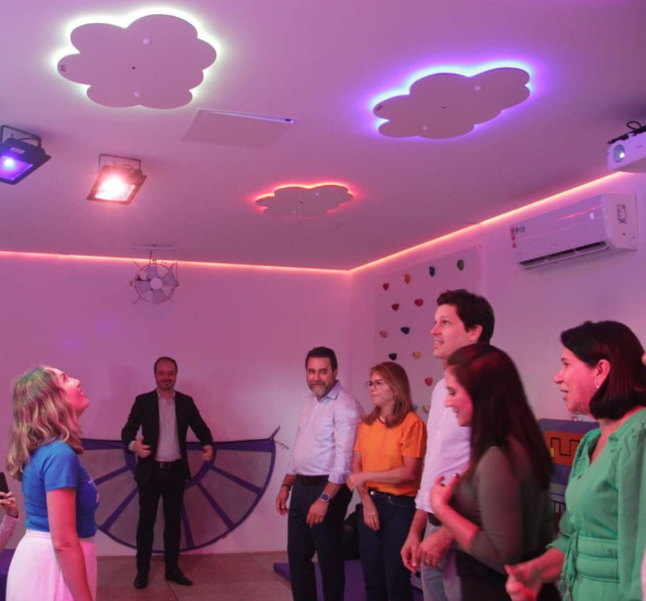 Daniel Vilela inaugura sala multissensorial