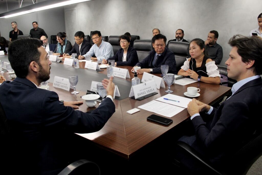 Daniel Vilela recebe comitiva chinesa que veio conhecer cultivo de arroz