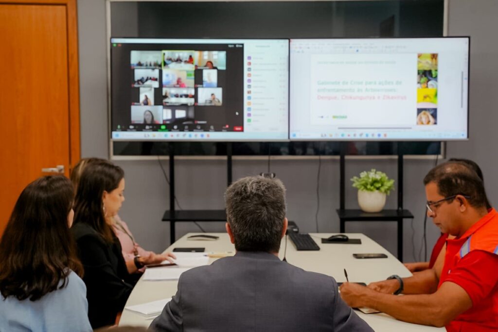 Reunião de instalação de gabinetes de crise contra a dengue