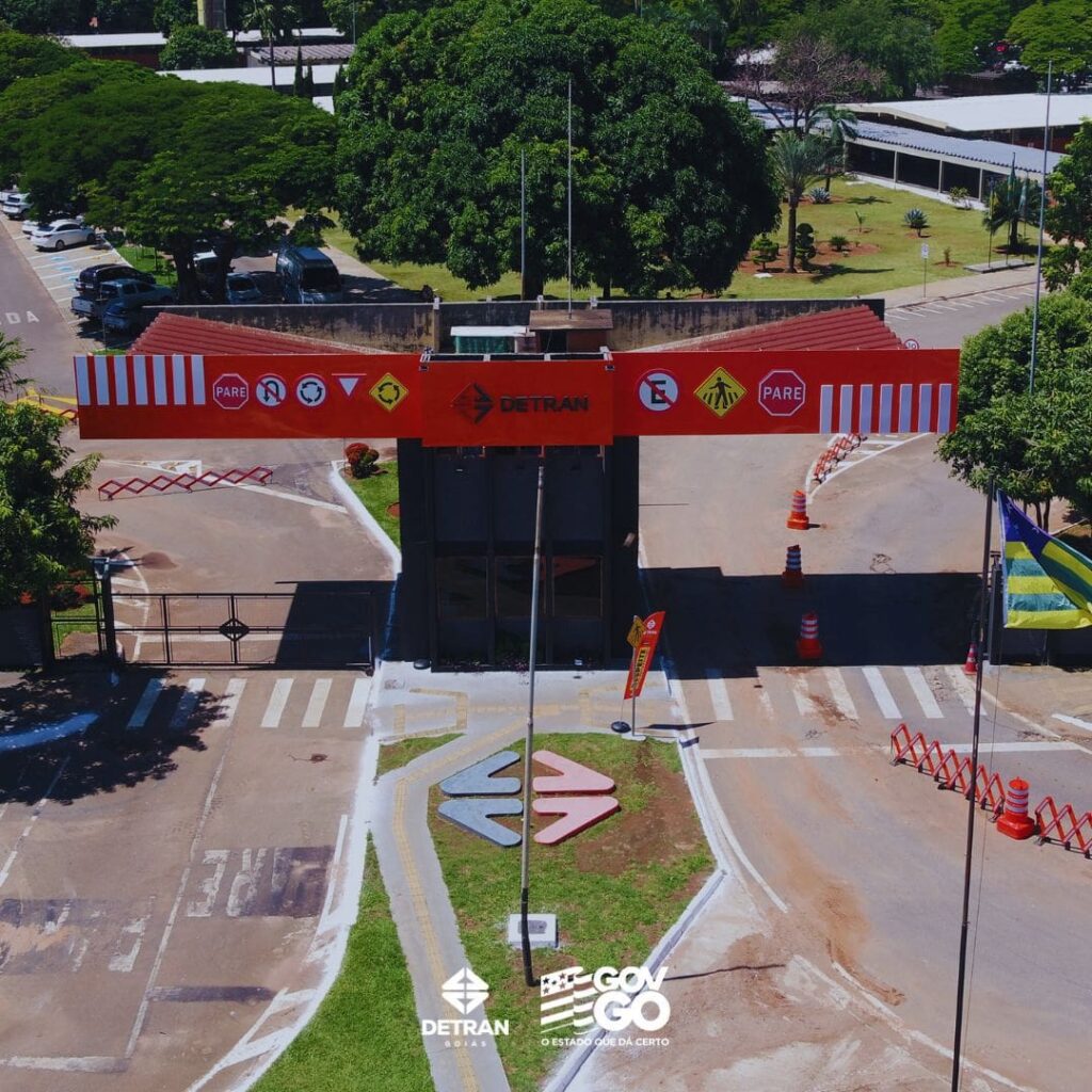 Detran-GO e Ciretrans não funcionarão nos dias 1º e 2 de maio - Fachada do Detran