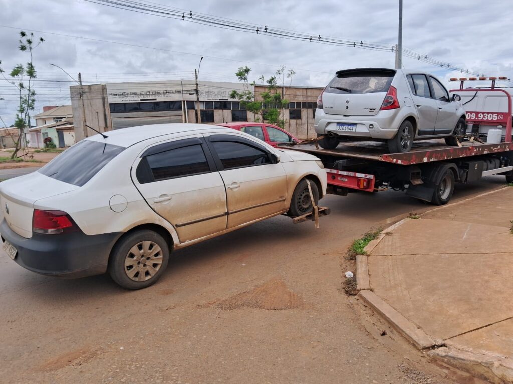 Guincho levando carro de transporte clandestino_Operação Carnaval da AGR