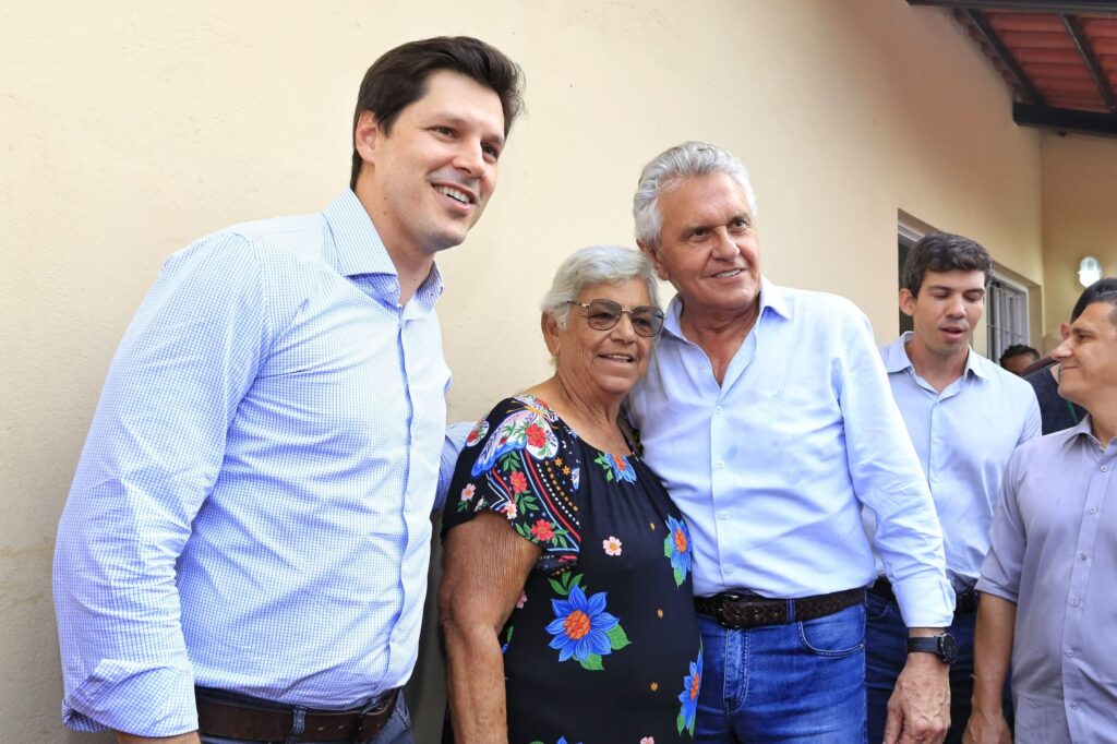 Caiado entrega 30 casas a custo zero em Orizona