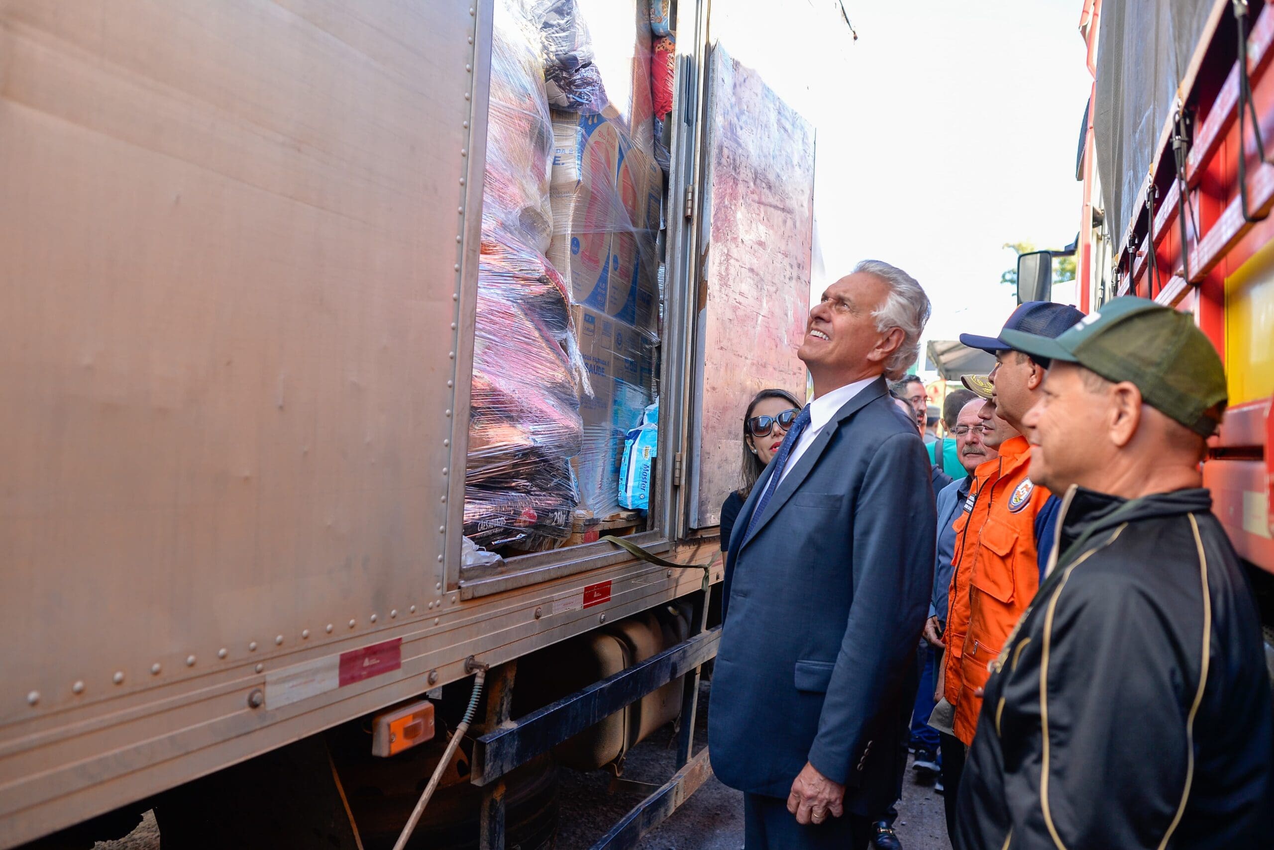 CAIADO VISTORIA DONATIVOS PARA O RS