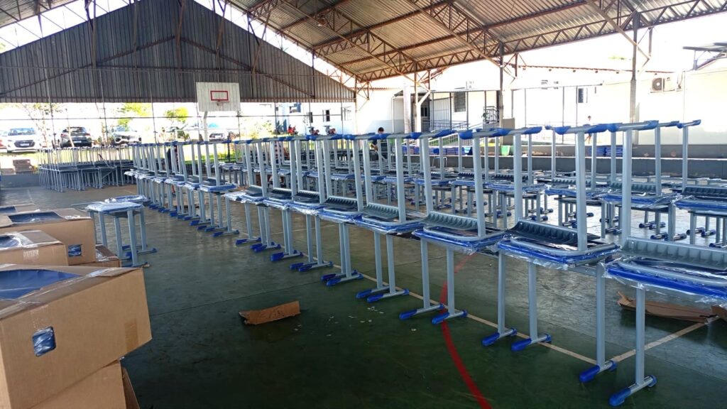 Governo de Goiás vai reformar 150 mil mesas e cadeiras escolares