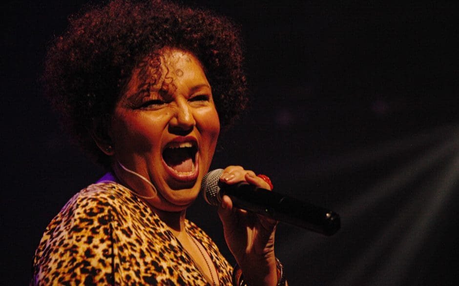 Cláudia Vieira canta no Cine Teatro São Joaquim