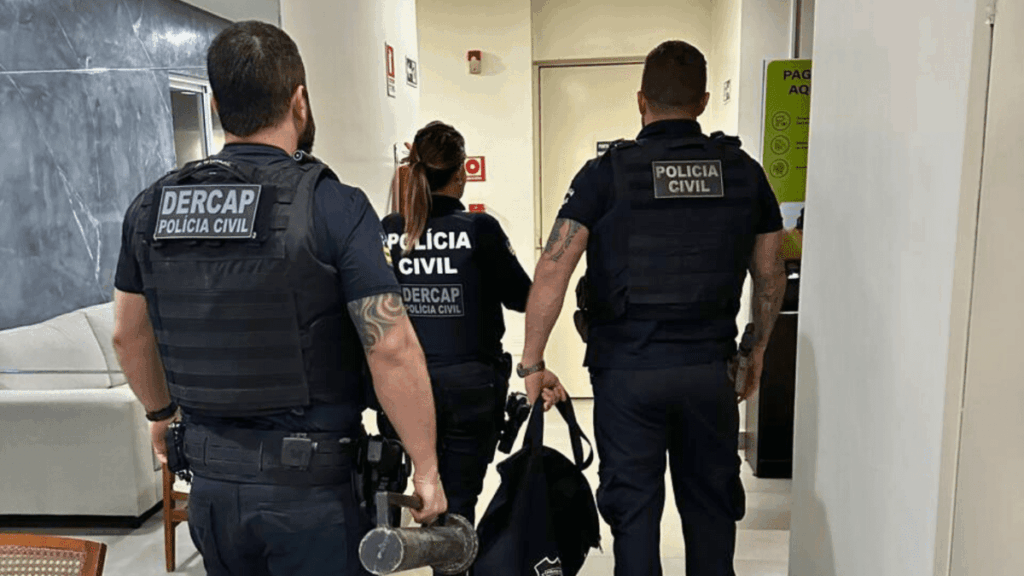 Operação cumpre 13 mandados de busca e bloqueia R$ 14 milhões